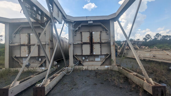 <span class="custom-bold">SS040</span> Dillman 2 X 150 TON DILLMAN SILOS AND DRAG SLAT - Image 9