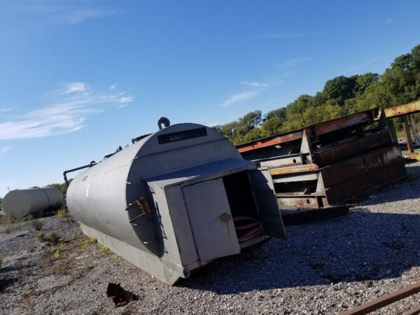 FT011 UNKNOWN 20,000 GALLON - (2) FUEL TANKS